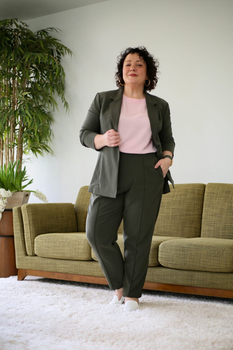 Alison Gary of Wardrobe Oxygen wearing an M.M.LaFleur OrigamiTech suiting jacket and pants with a washable silk t-shirt.