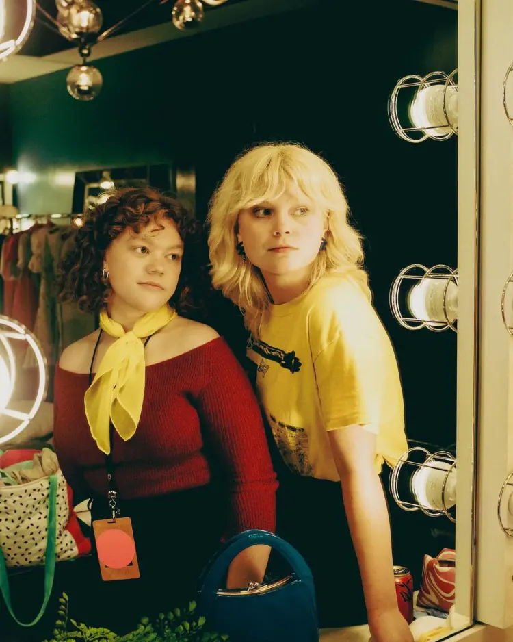Weekend Reads: Girl Tones Band